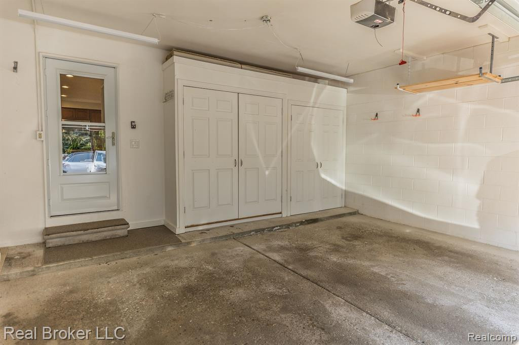 1737 S HILL Boulevard, Bloomfield Hills, MI 48304 — Photo 42