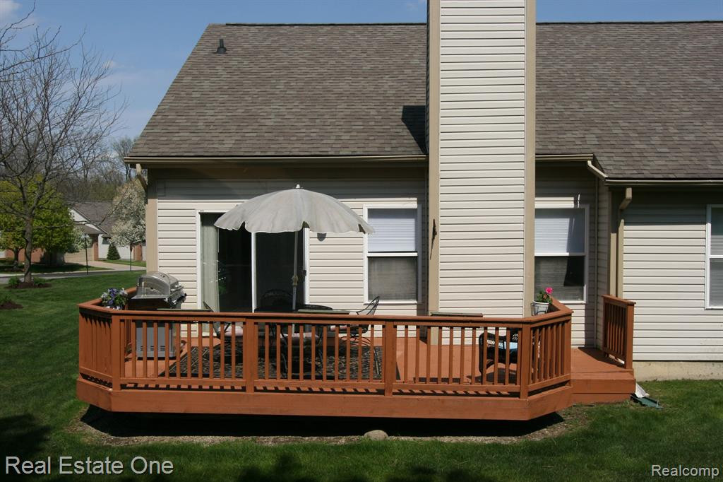 197 Shore Brook Lane, Commerce Twp, MI 48390 — Photo 16
