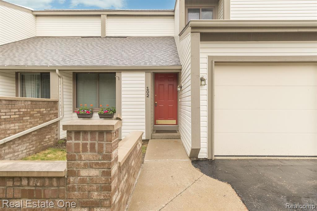 102 CONDA Lane, Oxford, MI 48371 — front exterior