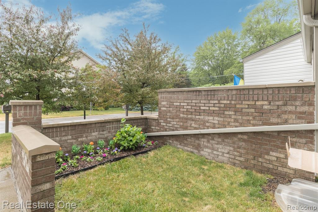 102 CONDA Lane, Oxford, MI 48371 — Photo 3