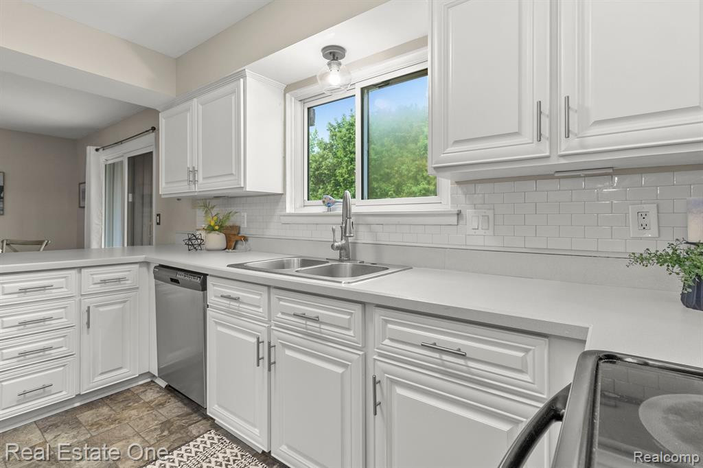 102 CONDA Lane, Oxford, MI 48371 — Photo 13