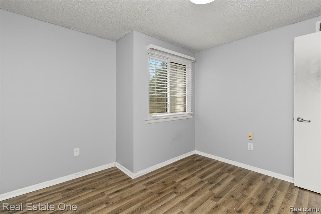 102 CONDA Lane, Oxford, MI 48371 — Photo 31