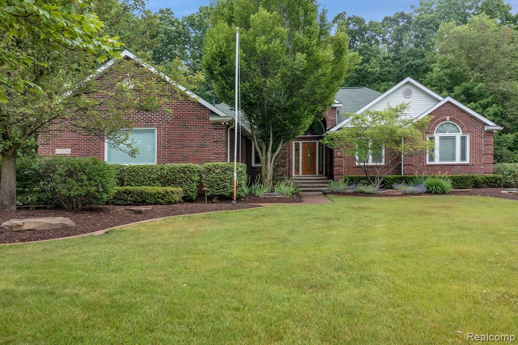 21106 GREENBRIAR Lane, South Lyon, MI 48178 — Photo 2