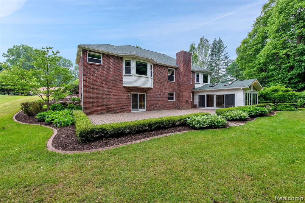 21106 GREENBRIAR Lane, South Lyon, MI 48178 — Photo 5