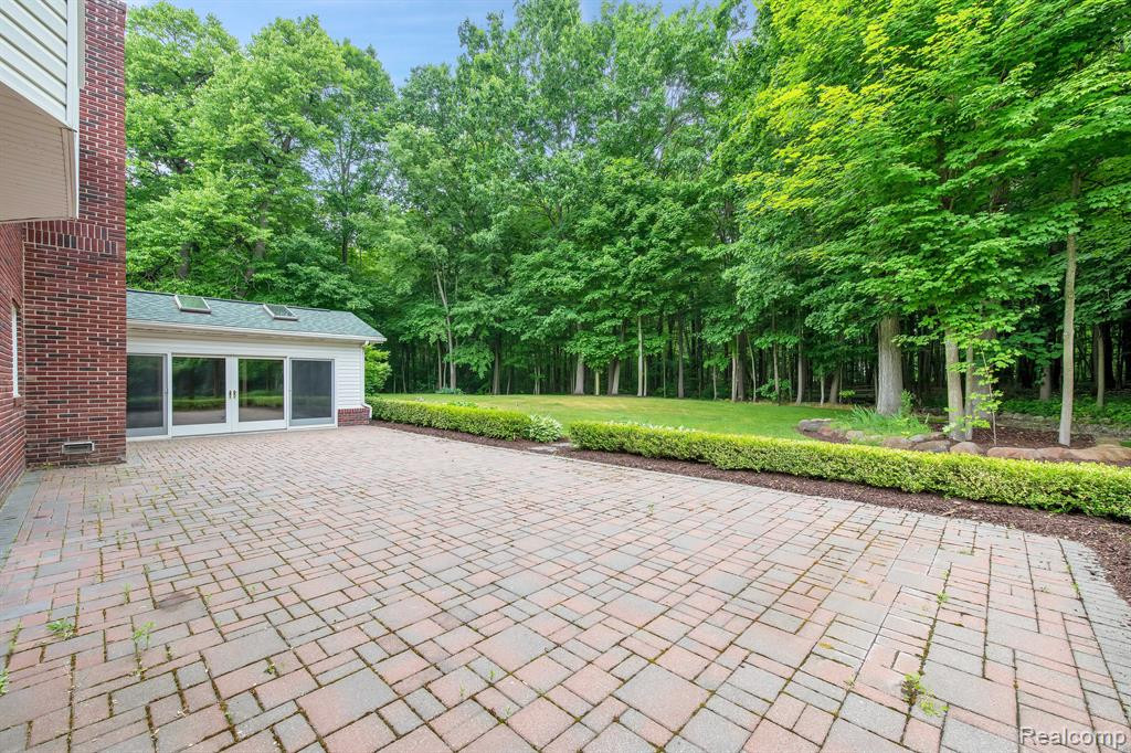 21106 GREENBRIAR Lane, South Lyon, MI 48178 — Photo 8