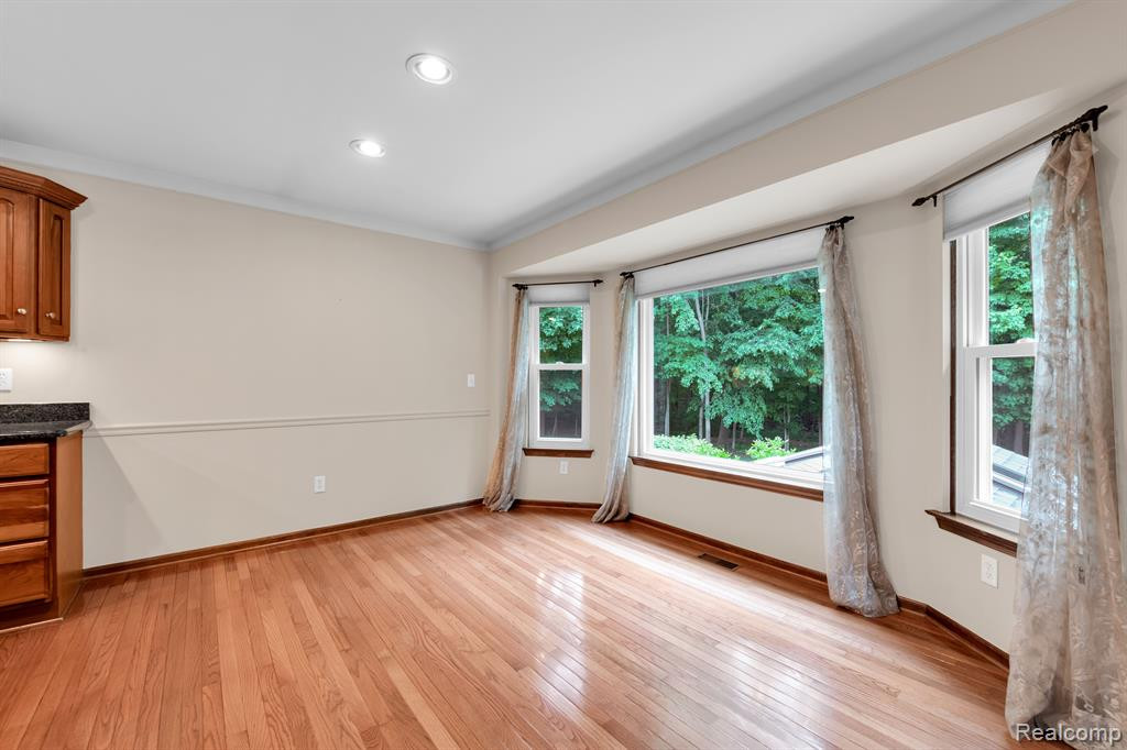 21106 GREENBRIAR Lane, South Lyon, MI 48178 — Photo 15