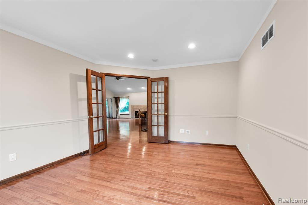 21106 GREENBRIAR Lane, South Lyon, MI 48178 — Photo 16