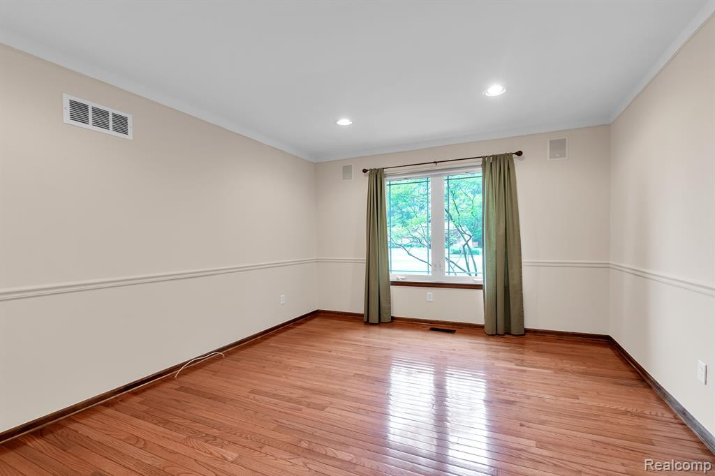 21106 GREENBRIAR Lane, South Lyon, MI 48178 — Photo 17
