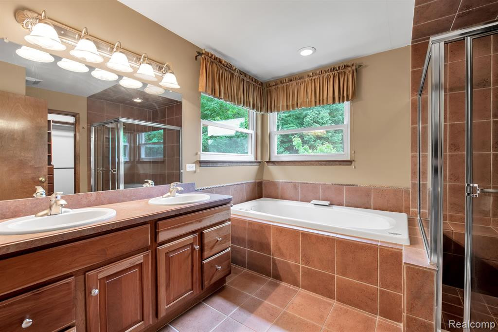 21106 GREENBRIAR Lane, South Lyon, MI 48178 — Photo 20