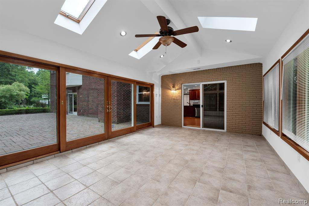 21106 GREENBRIAR Lane, South Lyon, MI 48178 — Photo 34