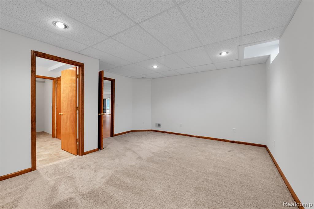 21106 GREENBRIAR Lane, South Lyon, MI 48178 — Photo 37
