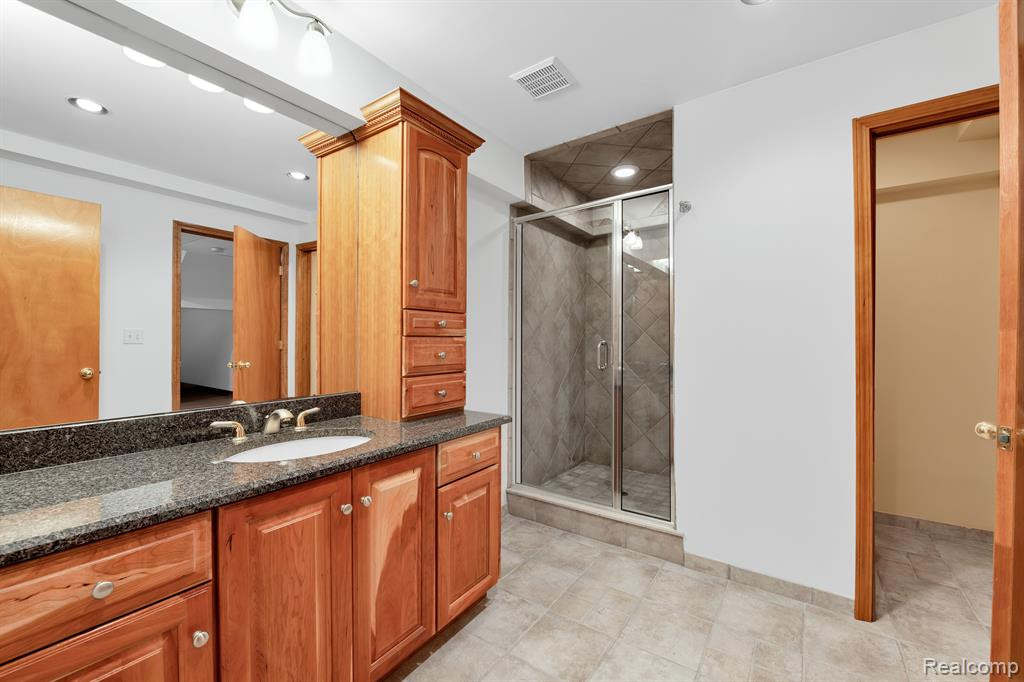 21106 GREENBRIAR Lane, South Lyon, MI 48178 — Photo 38