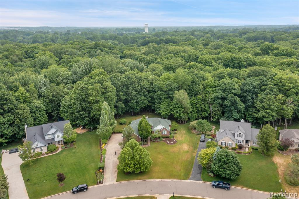 21106 GREENBRIAR Lane, South Lyon, MI 48178 — Photo 45