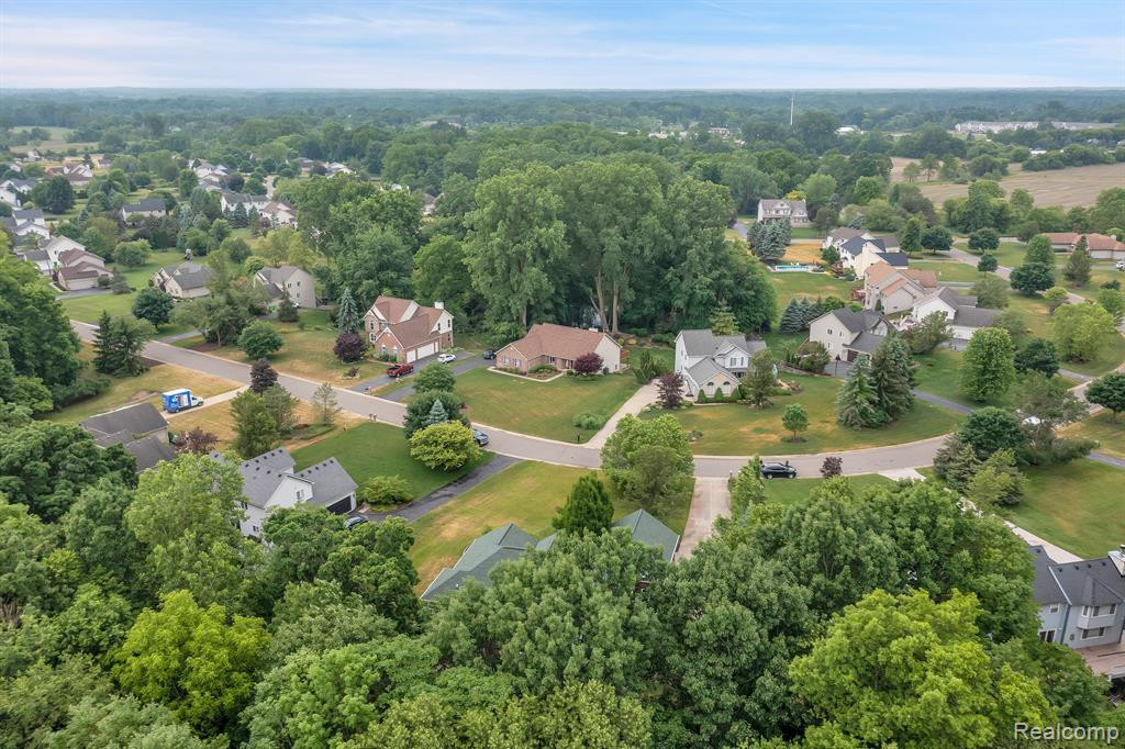 21106 GREENBRIAR Lane, South Lyon, MI 48178 — Photo 46