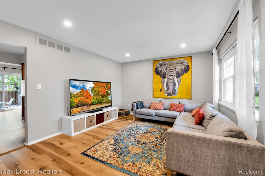 24652 OLDE ORCHARD Street, Novi, MI — Photo 2