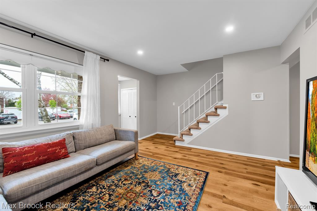 24652 OLDE ORCHARD Street, Novi, MI — Photo 3