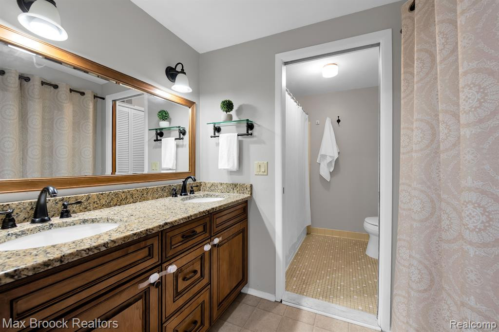 24652 OLDE ORCHARD Street, Novi, MI — Photo 13