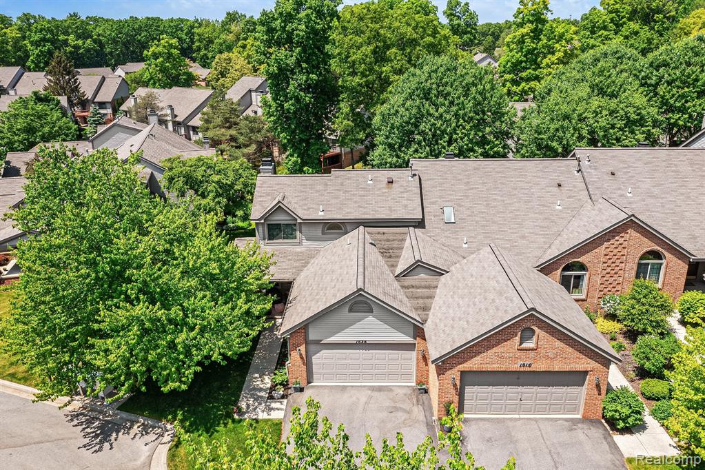 1020 PINEWOOD Court, Brighton, MI 48116 — Photo 3
