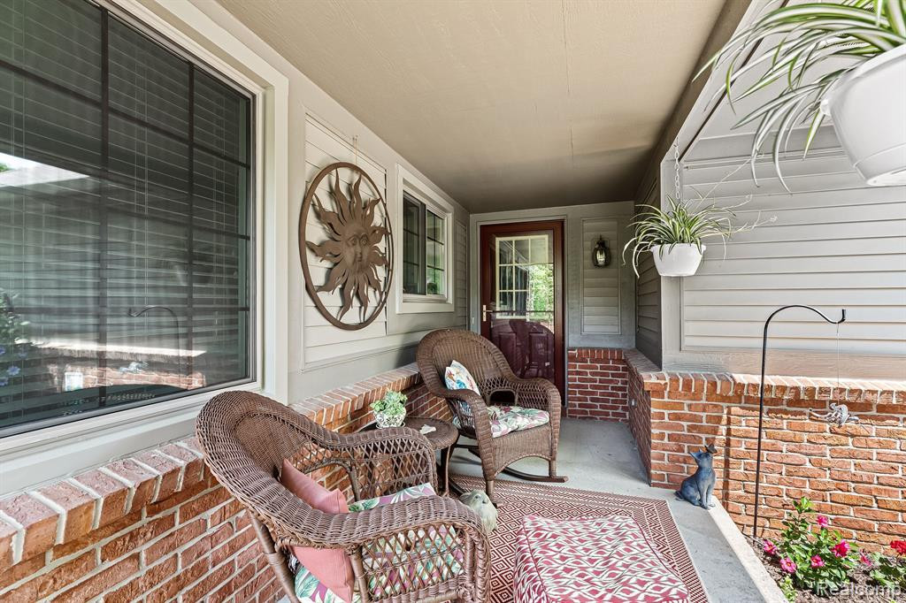 1020 PINEWOOD Court, Brighton, MI 48116 — Photo 4