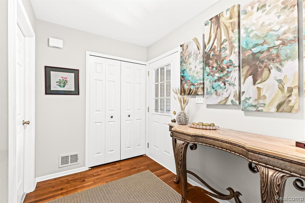 1020 PINEWOOD Court, Brighton, MI 48116 — Photo 5