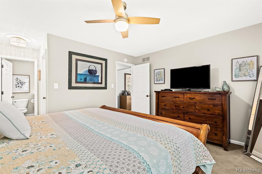 1020 PINEWOOD Court, Brighton, MI 48116 — Photo 18