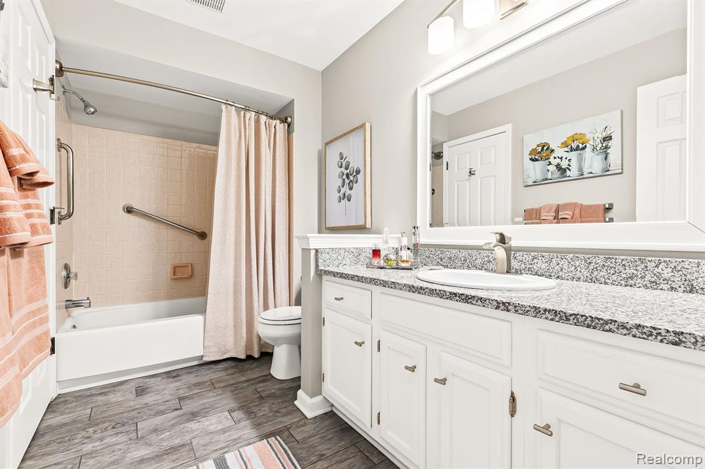 1020 PINEWOOD Court, Brighton, MI 48116 — Photo 19