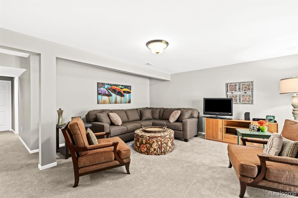 1020 PINEWOOD Court, Brighton, MI 48116 — Photo 28