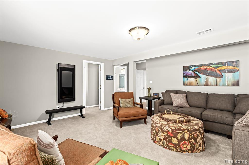 1020 PINEWOOD Court, Brighton, MI 48116 — Photo 29