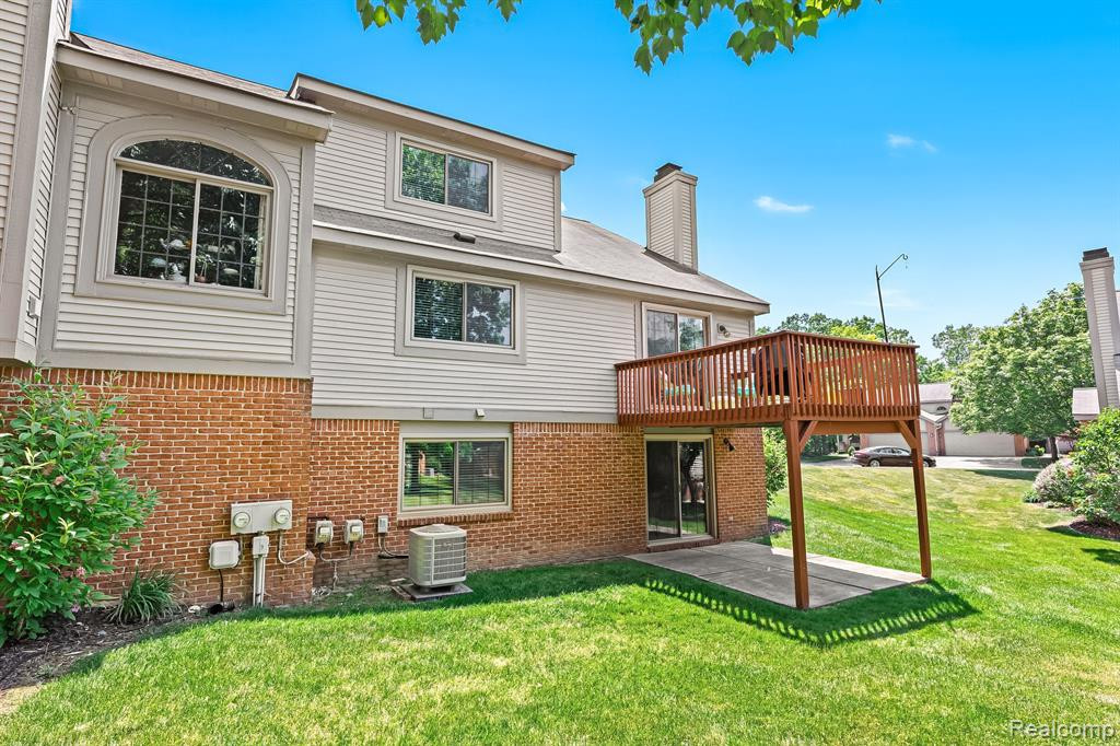 1020 PINEWOOD Court, Brighton, MI 48116 — Photo 34