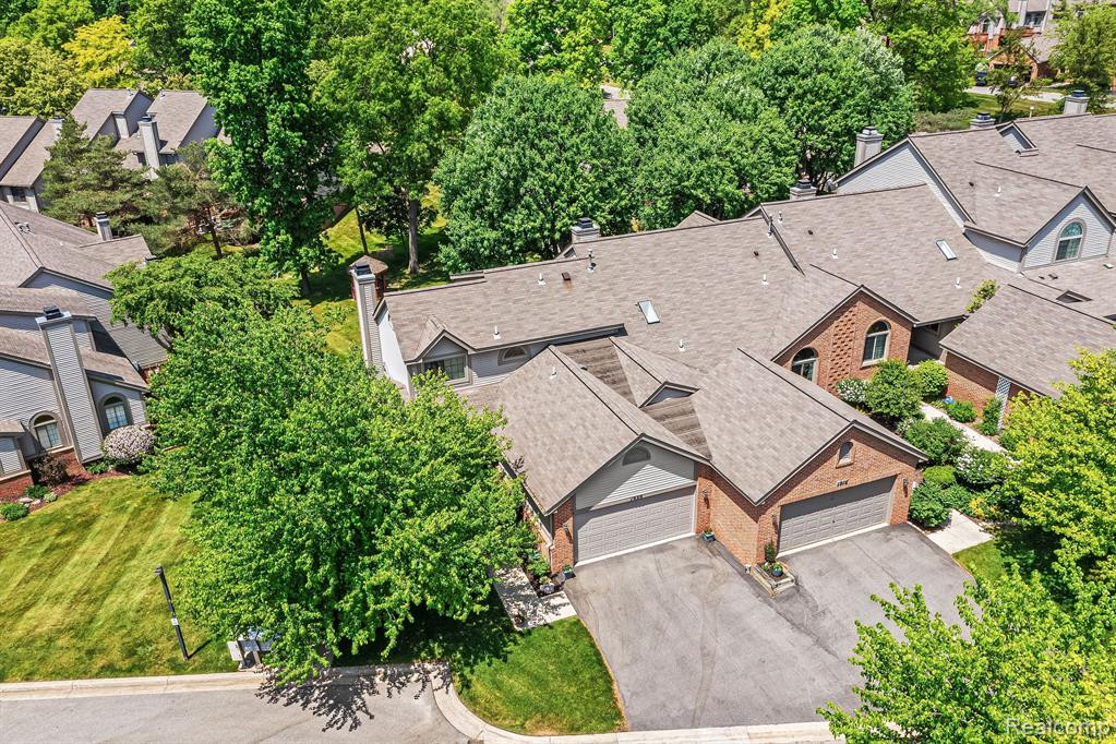 1020 PINEWOOD Court, Brighton, MI 48116 — Photo 40