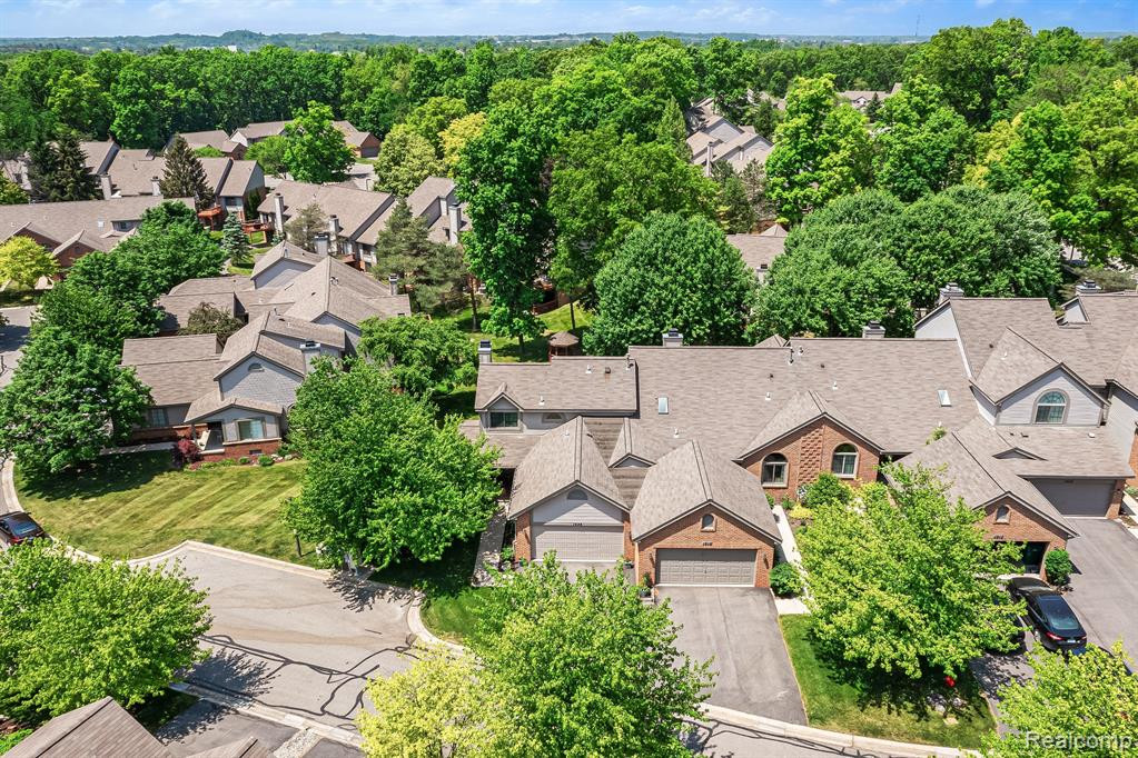 1020 PINEWOOD Court, Brighton, MI 48116 — Photo 42