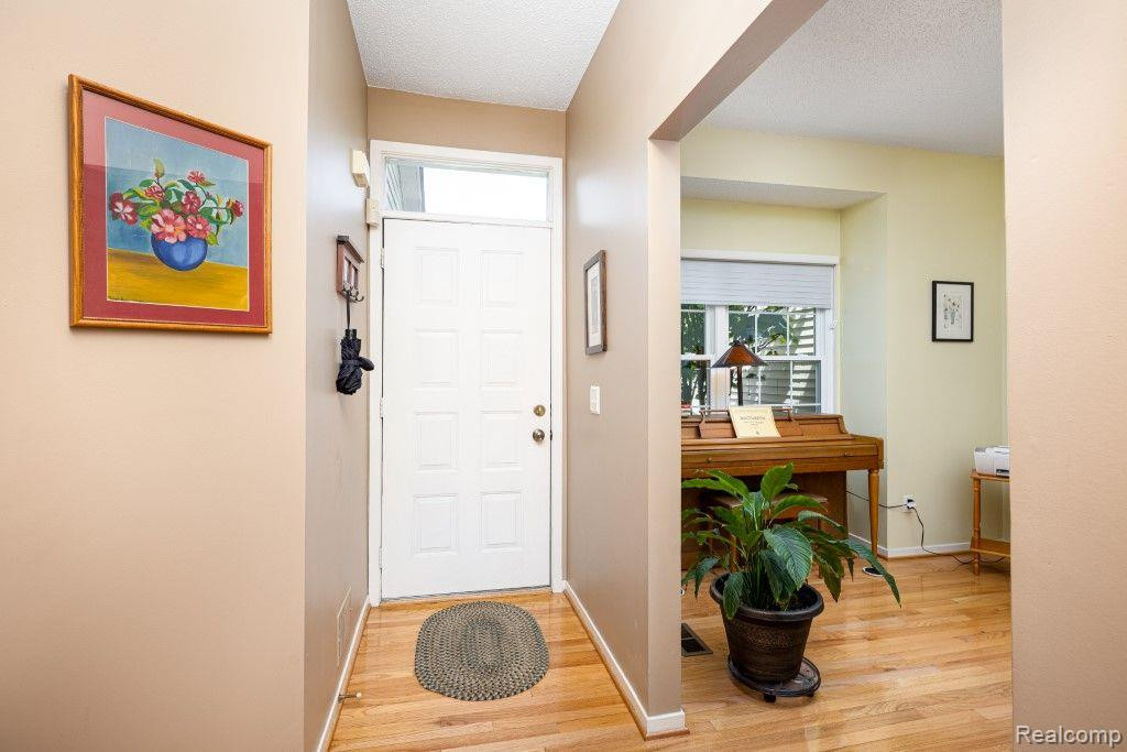 41858 CANTEBURY Drive, Novi, MI 48377 — Photo 4