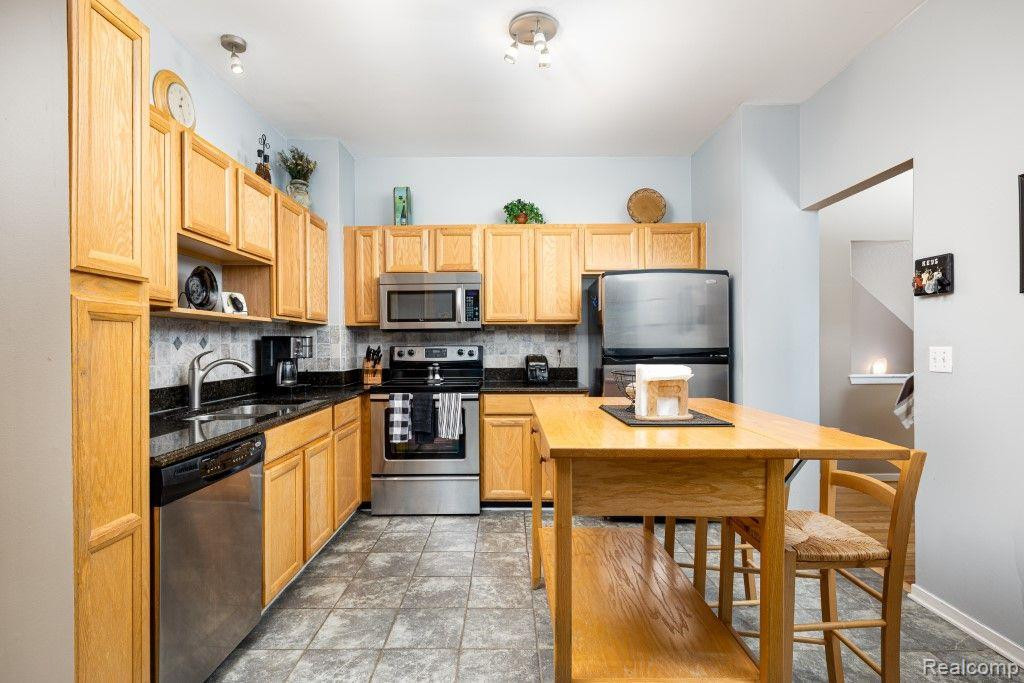 41858 CANTEBURY Drive, Novi, MI 48377 — Photo 6
