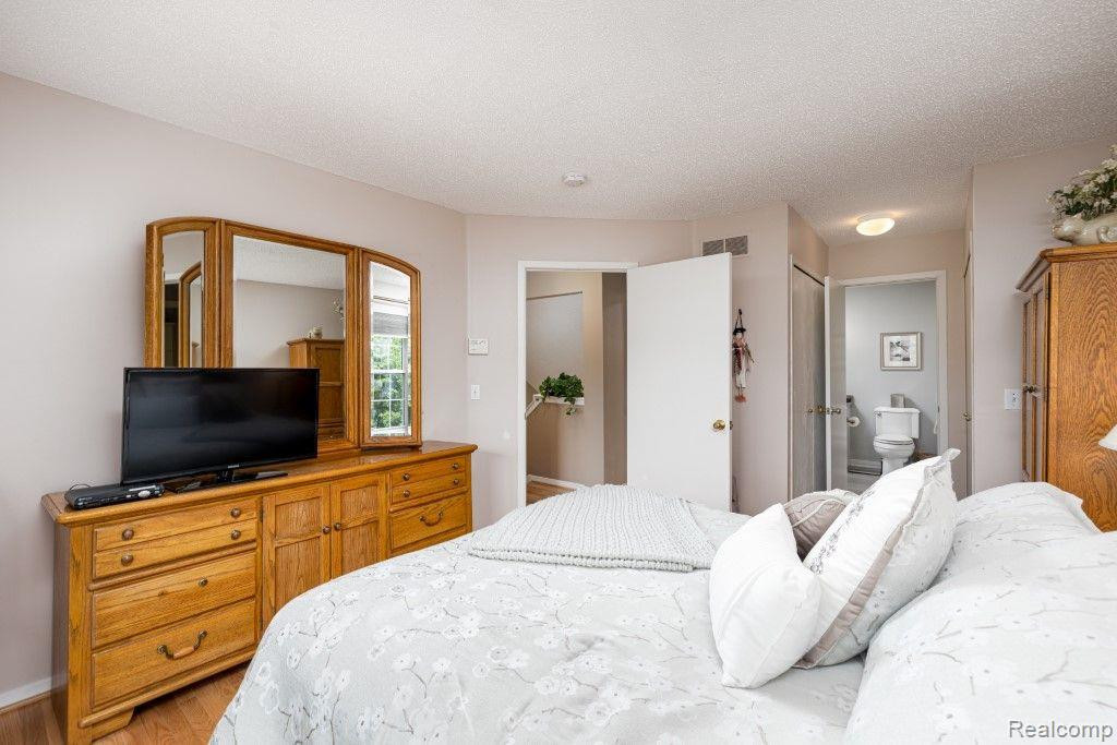 41858 CANTEBURY Drive, Novi, MI 48377 — Photo 17