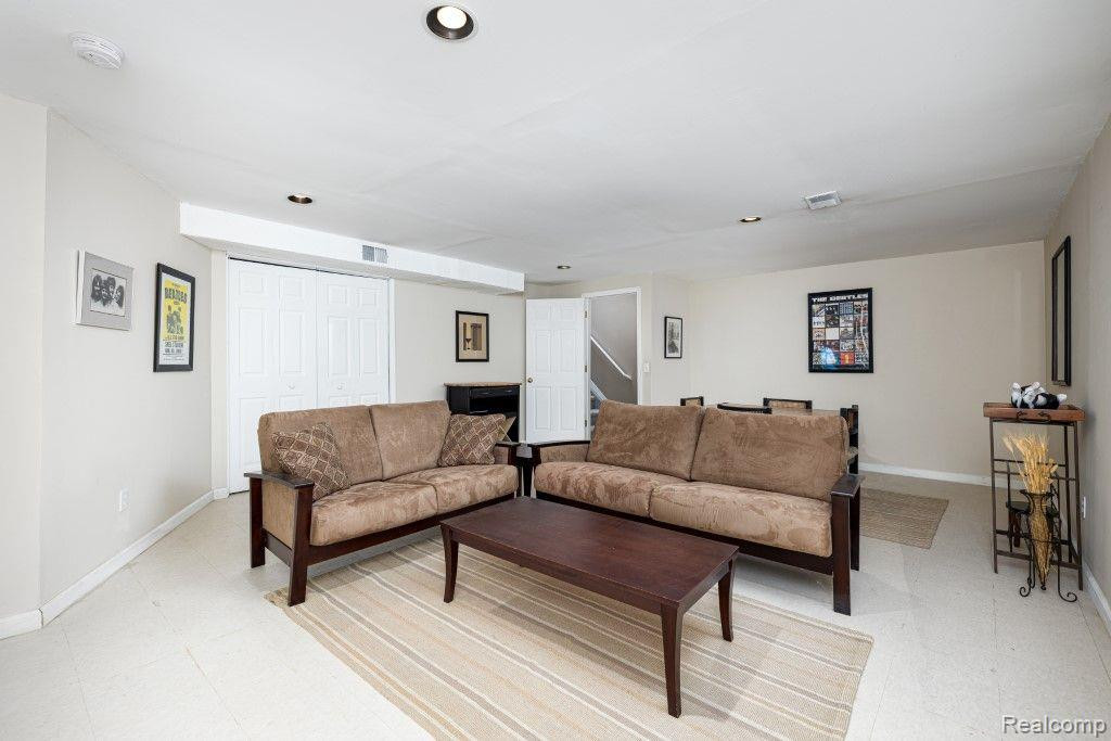 41858 CANTEBURY Drive, Novi, MI 48377 — Photo 23