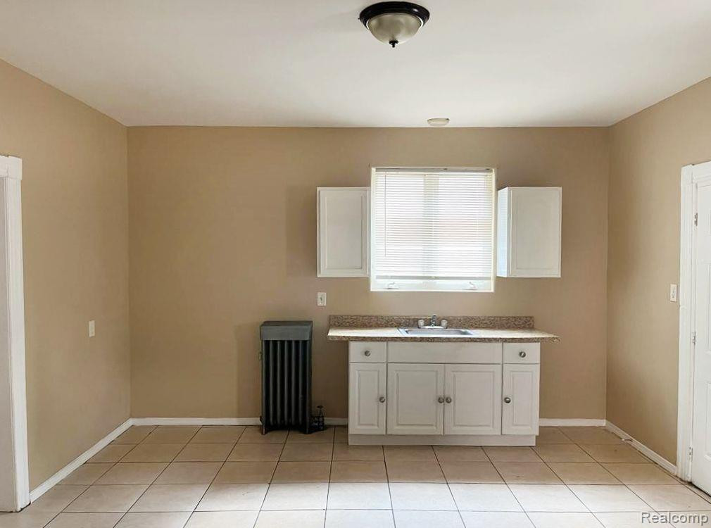 4858 SAINT HEDWIG Street, Detroit, MI 48210 — Photo 2