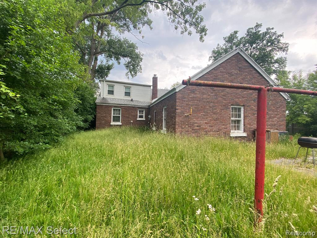 3933 EAST Street, Saginaw, MI 48601 — Photo 2