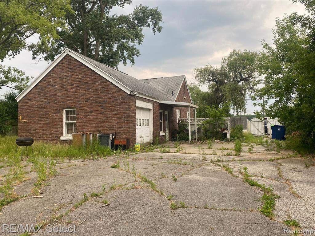 3933 EAST Street, Saginaw, MI 48601 — Photo 4