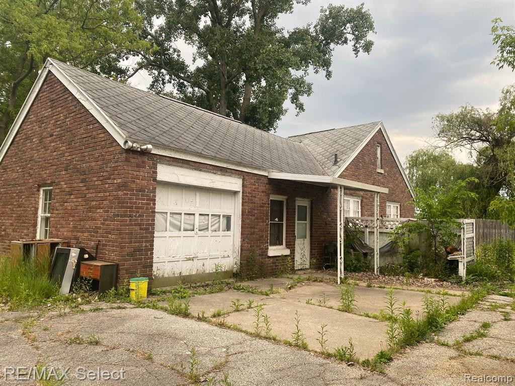 3933 EAST Street, Saginaw, MI 48601 — Photo 5