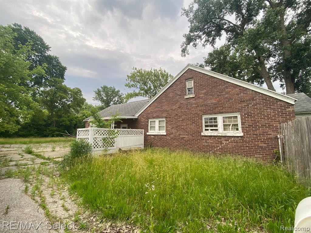 3933 EAST Street, Saginaw, MI 48601 — Photo 6