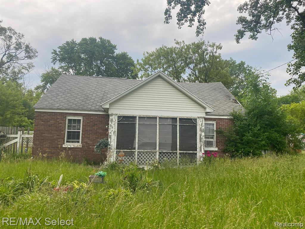 3933 EAST Street, Saginaw, MI 48601 — Photo 9