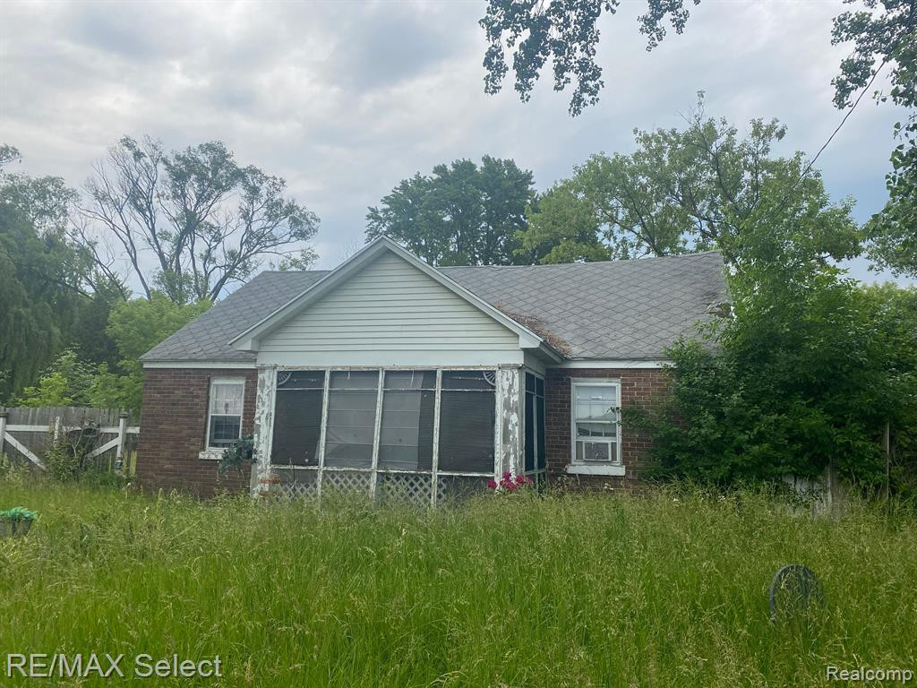 3933 EAST Street, Saginaw, MI 48601 — Photo 10