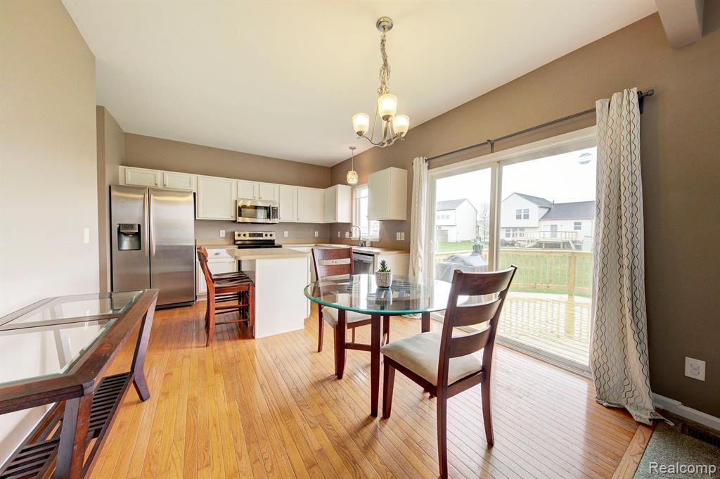 9736 Ravenshire Drive, Ypsilanti, MI 48198 — Photo 11