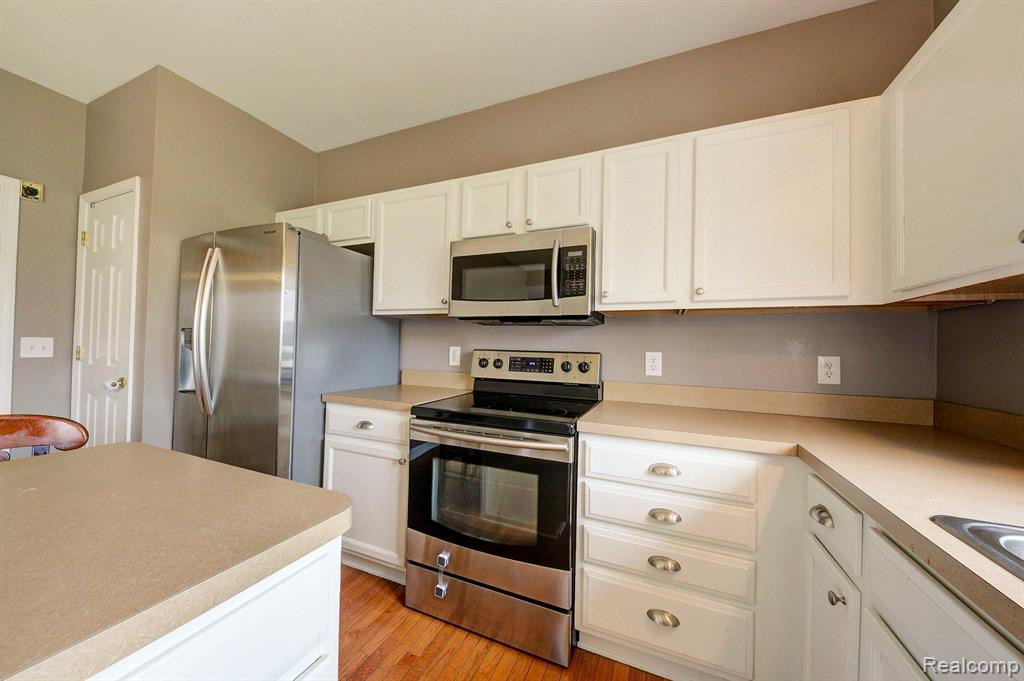 9736 Ravenshire Drive, Ypsilanti, MI 48198 — Photo 15