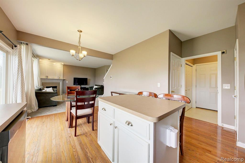9736 Ravenshire Drive, Ypsilanti, MI 48198 — Photo 17