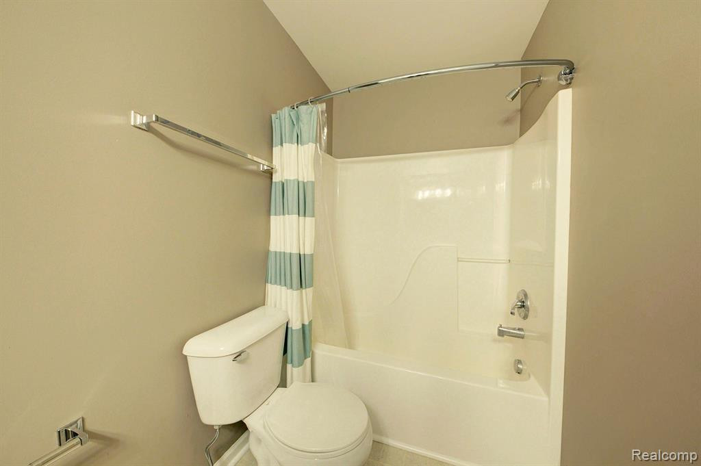 9736 Ravenshire Drive, Ypsilanti, MI 48198 — Photo 24