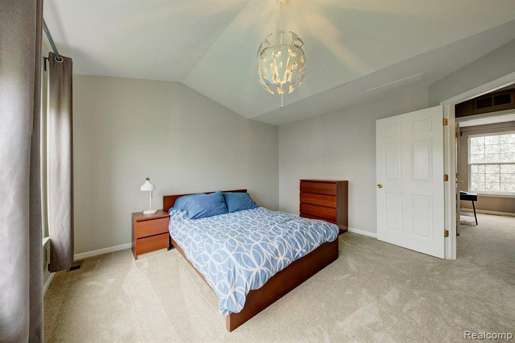 9736 Ravenshire Drive, Ypsilanti, MI 48198 — Photo 33