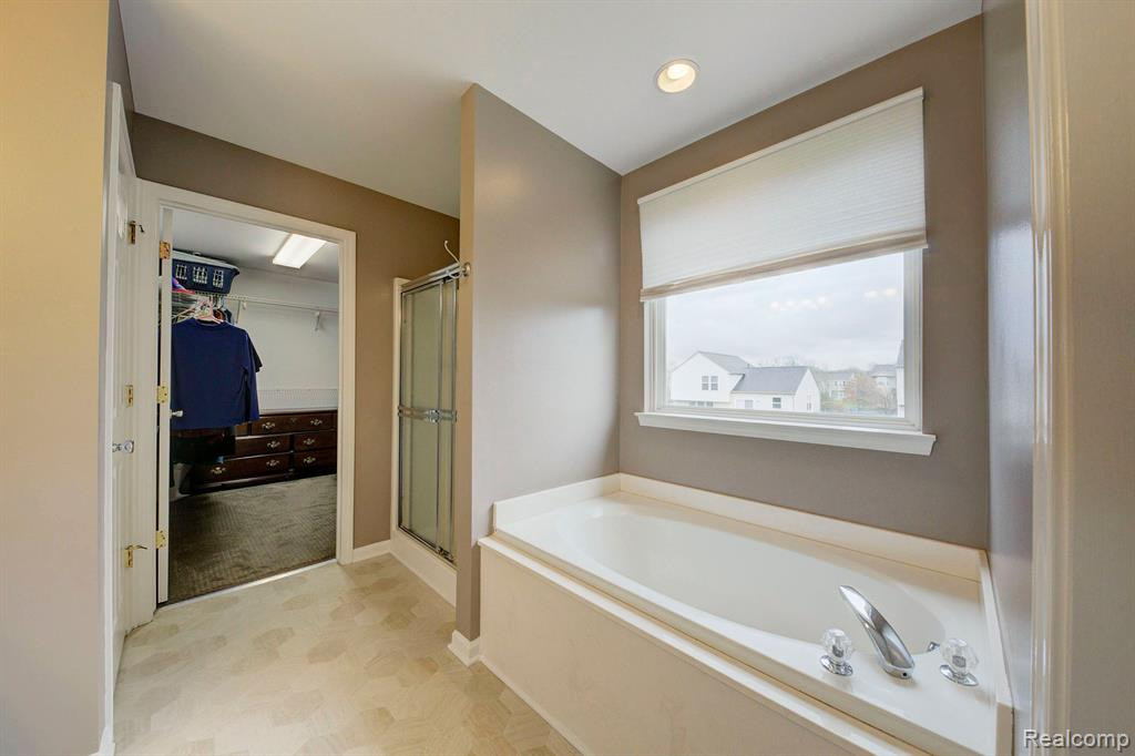 9736 Ravenshire Drive, Ypsilanti, MI 48198 — Photo 37