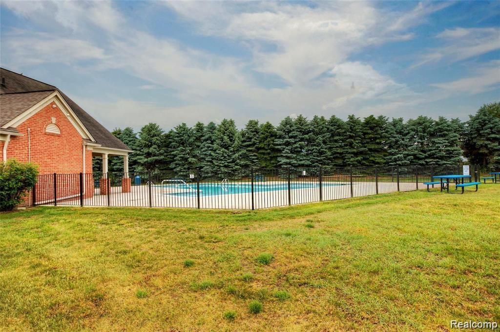 9736 Ravenshire Drive, Ypsilanti, MI 48198 — Photo 51