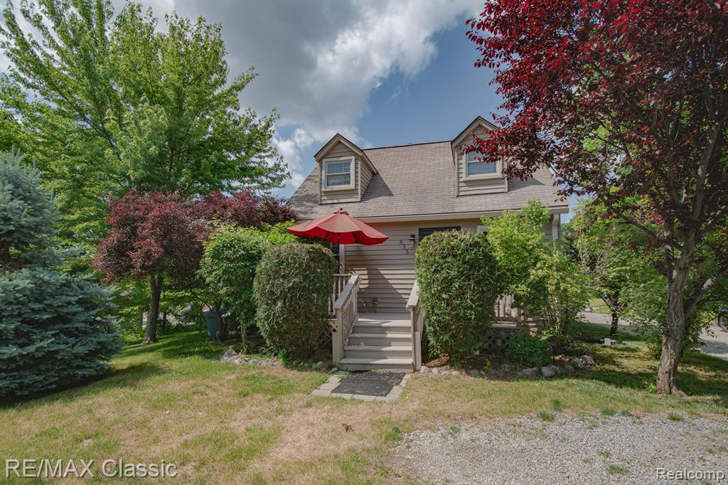 615 LEON Road, Walled Lake, MI 48390 — front exterior